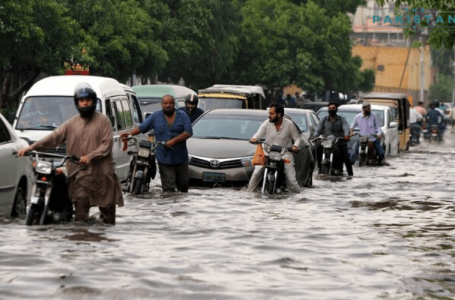 Six killed as monsoon rains lash down on Karachi