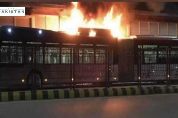 Another bus falters one day after BRT Peshawar resumed