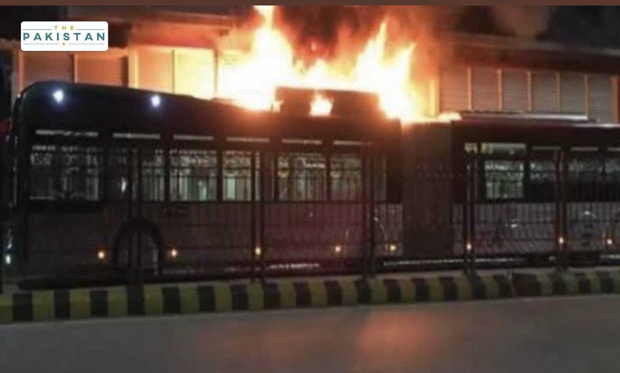 Another bus falters one day after BRT Peshawar resumed