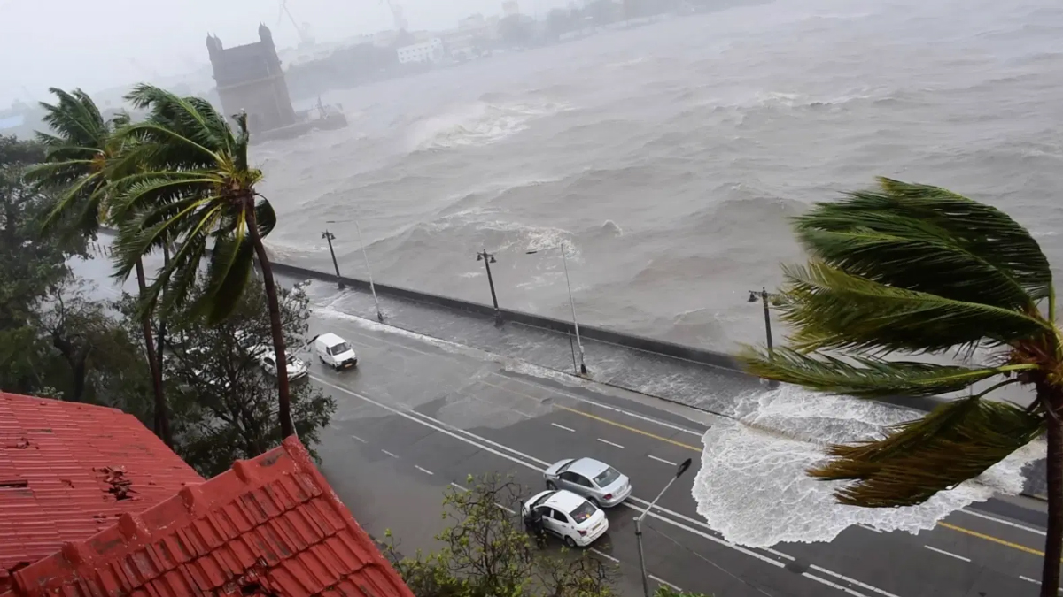 Cyclone Tauktae scares Karachi leaving 5 dead