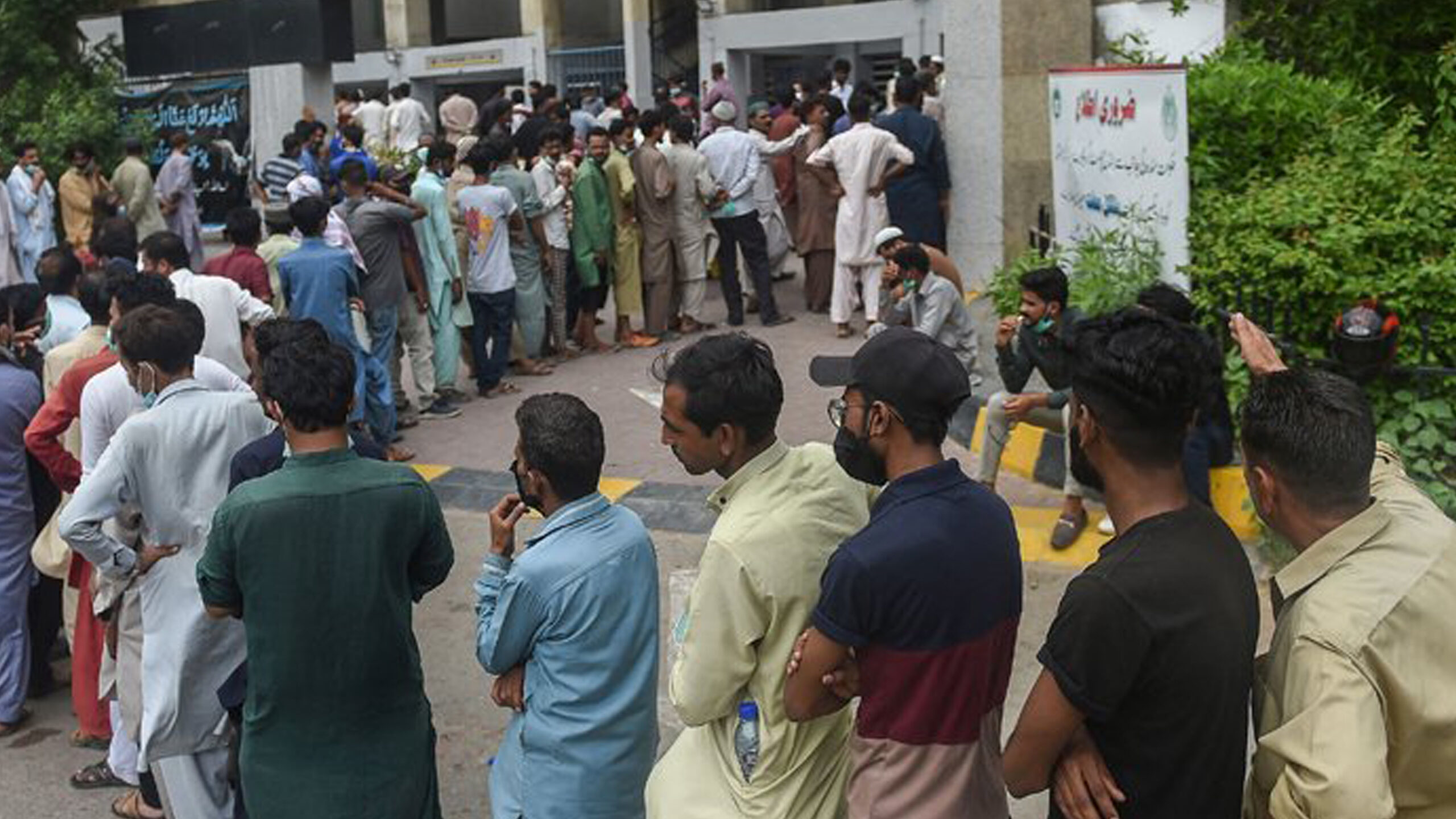 Fears of vaccine shortage surround Karachi amid rising cases