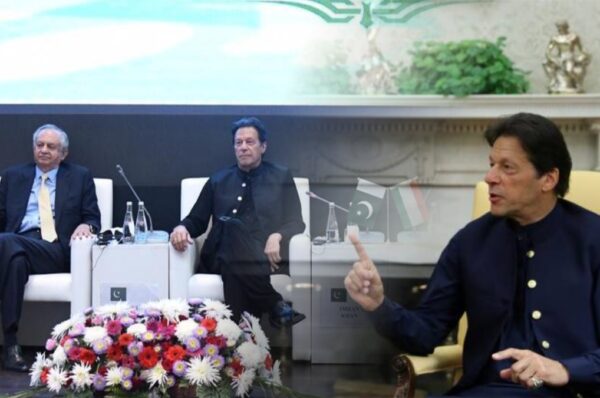 PM Khan shuts a man reciting critical poetry at business forum