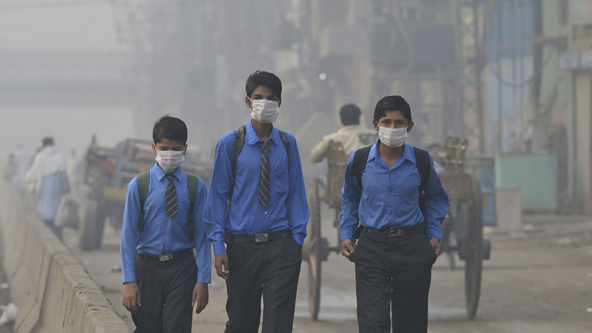 Lahore Smog: LHC orders govt to announce early winter break in schools