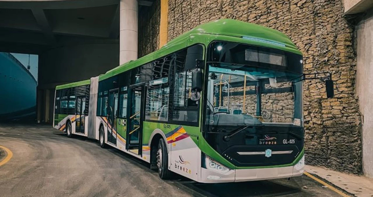 sindh-green-bus