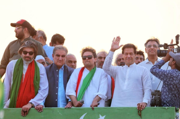 Imran Khan gives 6-day ultimatum for calling elections