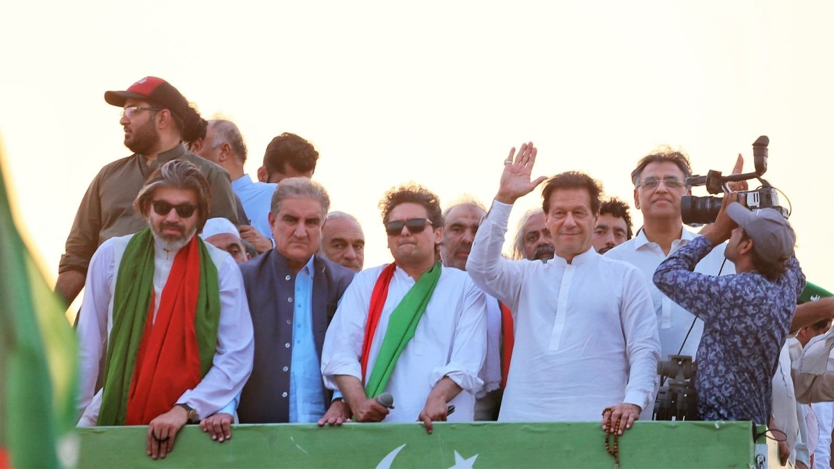 Imran Khan gives 6-day ultimatum for calling elections