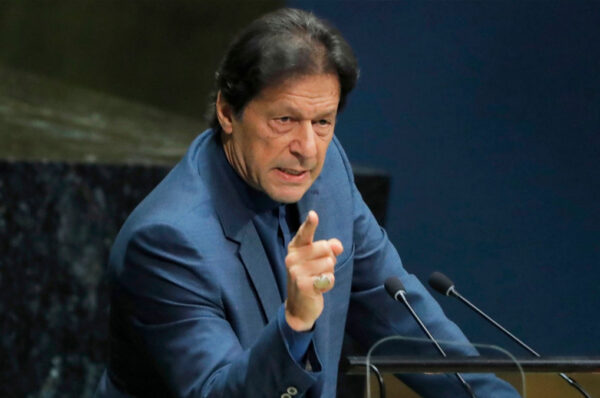 Govt taking country to collapse: Imran