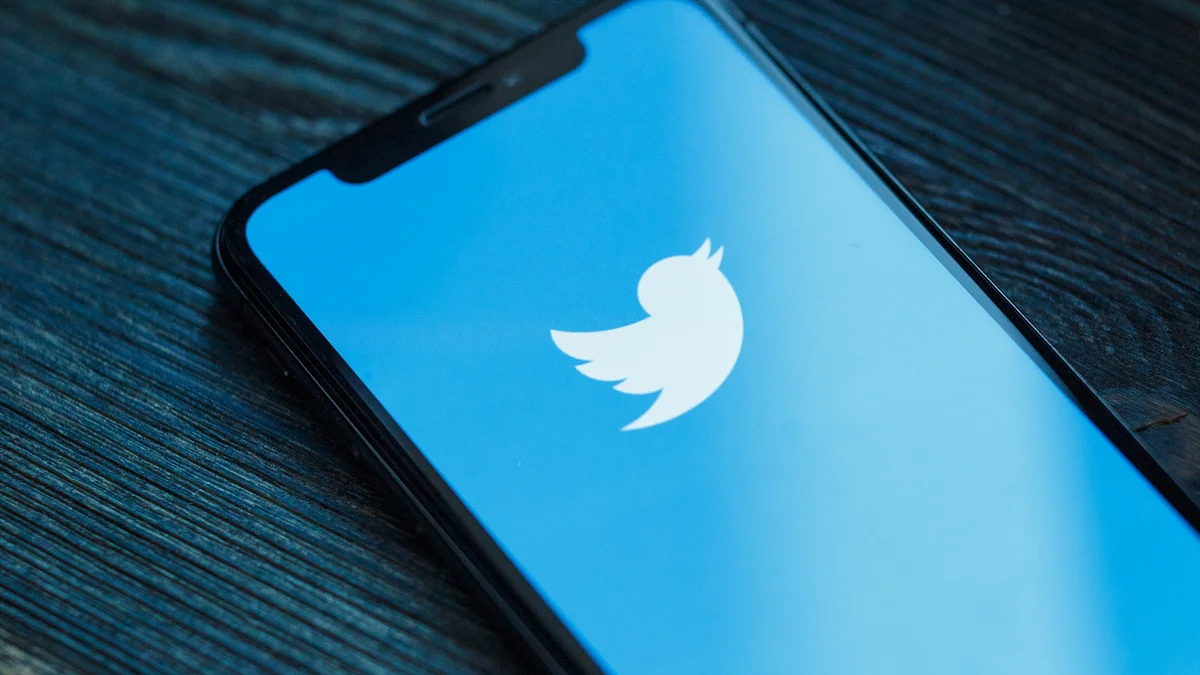 Twitter down for users globally
