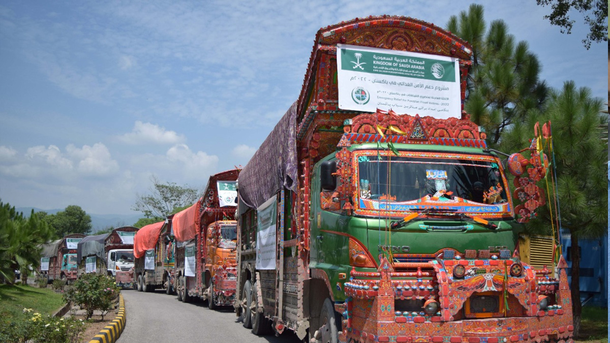 Trucks Carrying Relief Essentials Looted in Dera Murad Jamali