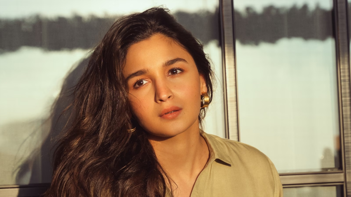 Alia Bhatt secretly captured by Paparazzi