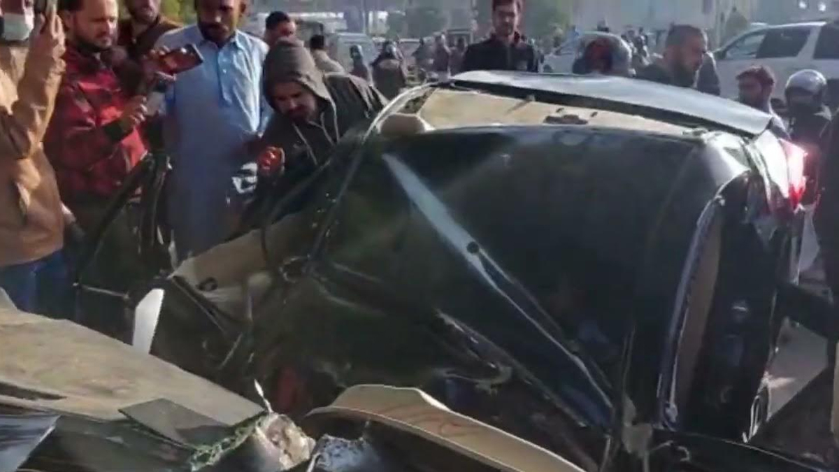 Horrible Accident at Shahrah e Faisal