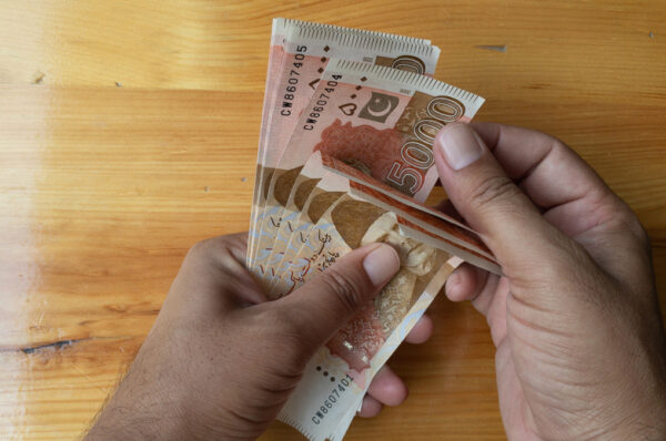 Why Is 5000 Rupees Currency A Threat To Pakistan's Economy?