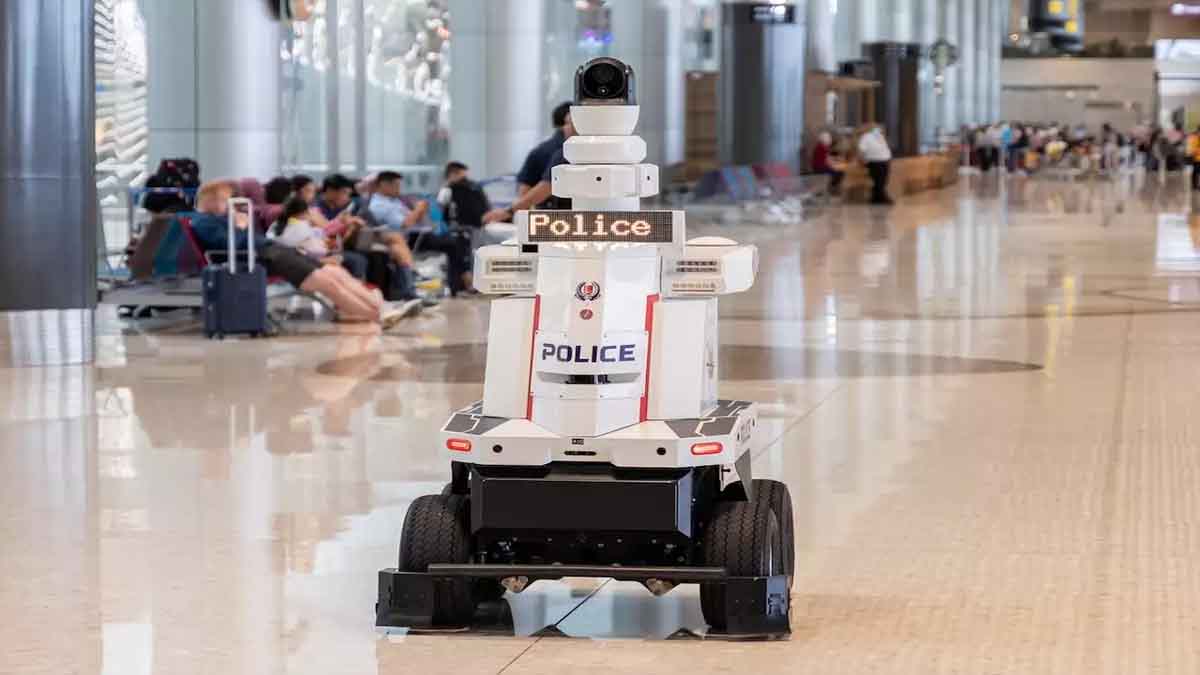 Police robots at Singapore Airports