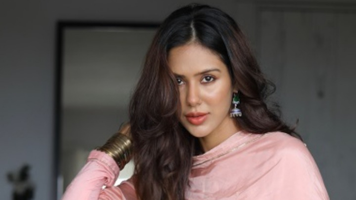 Why Sonam Bajwa refused Bollywood film ?