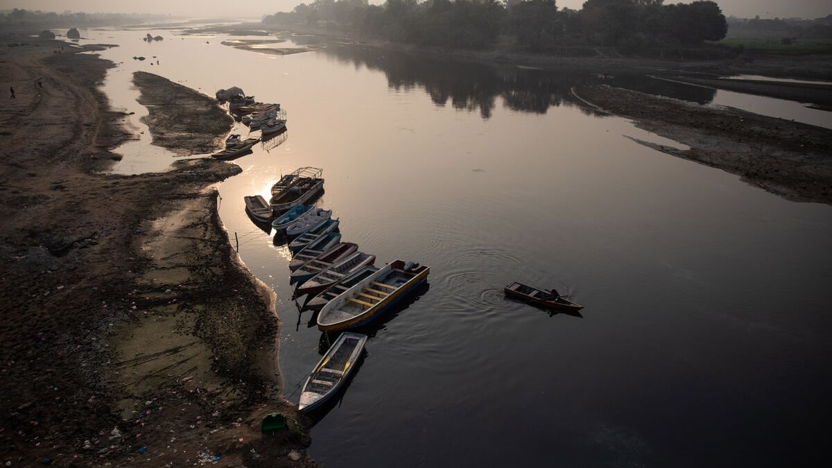 Flood alert on Ravi river