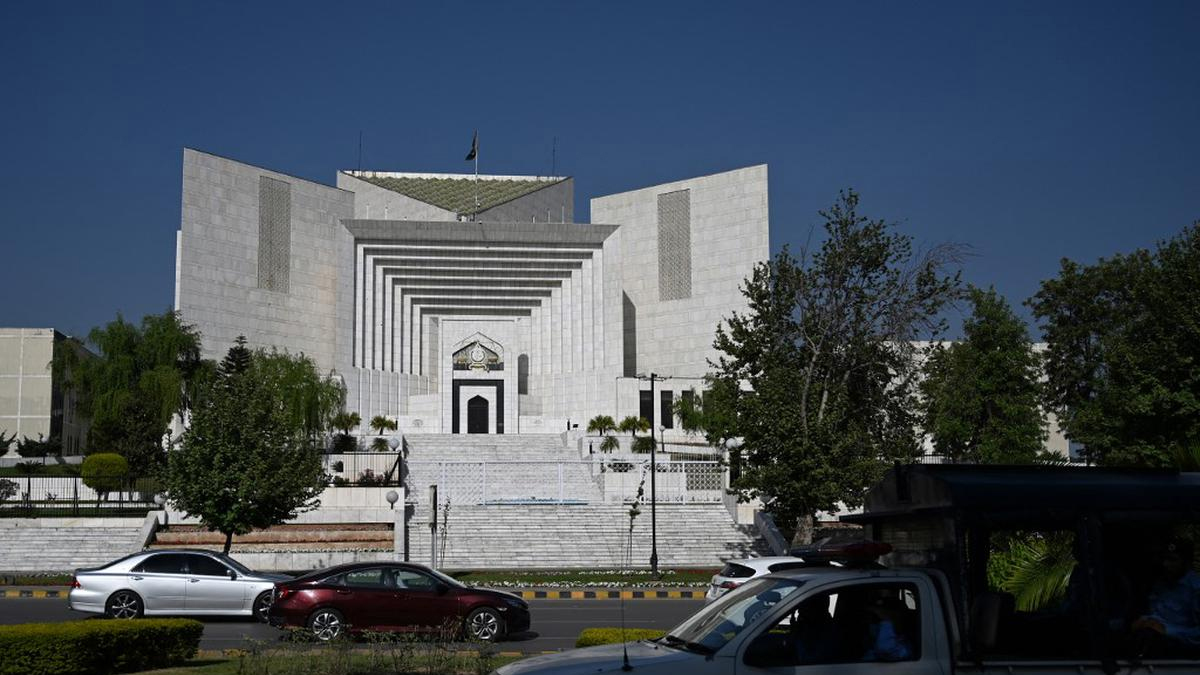 Pakistan Supreme Court Rejects New Law, Impacting Nawaz Sharif’s