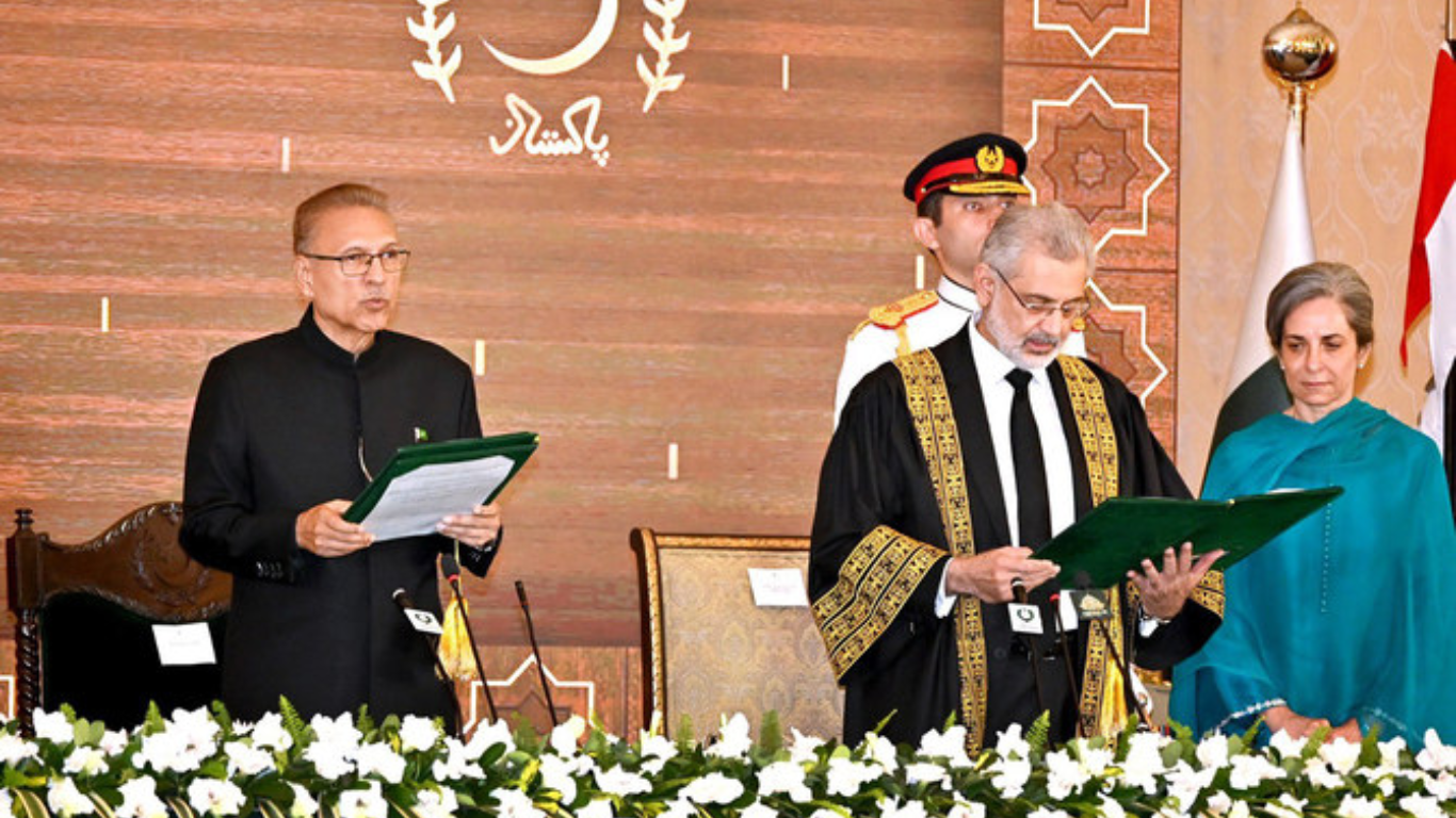 new chief justice of pakistan makes big changes on his first day