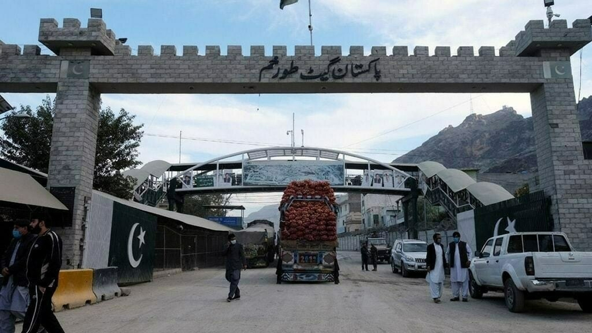 Pak-Afghan officials meet to discuss Torkham border dispute
