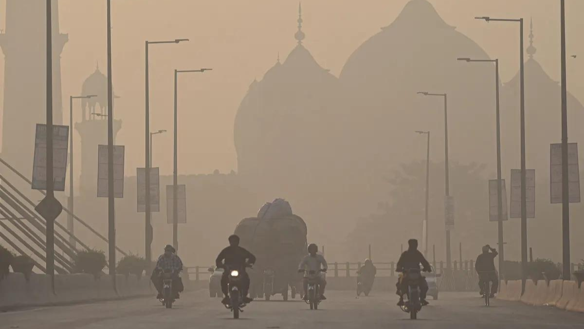 Lahore Takes Unfortunate Lead as World’s Most Polluted City with AQI Surging Over 400