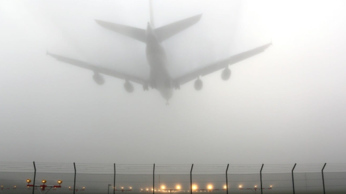 dense fog disrupts flights at lahore airport