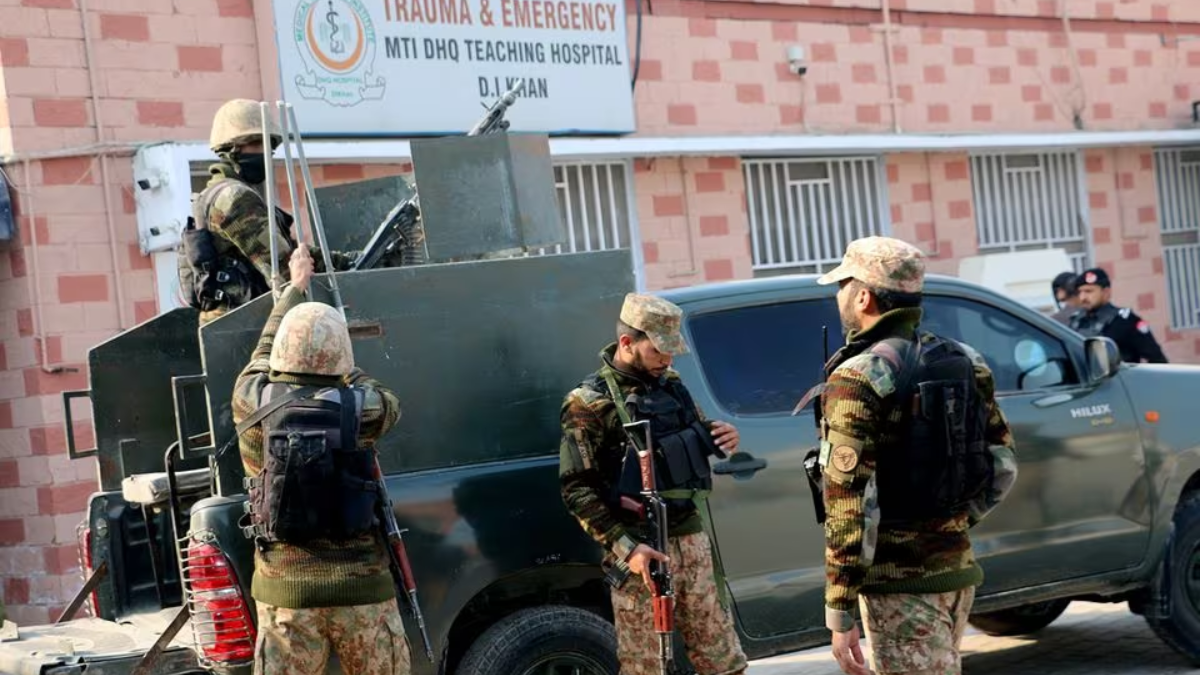 Tragic Blast Claims Lives of Five Cops in DI Khan, Security Concerns Rise Amid General Elections