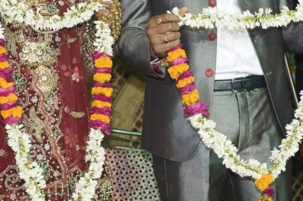 violent brawl erupts among wedding guests in lucknow, india