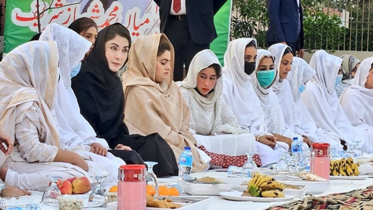 maryam nawaz join prisoners in kot lakhpat jail for aftari