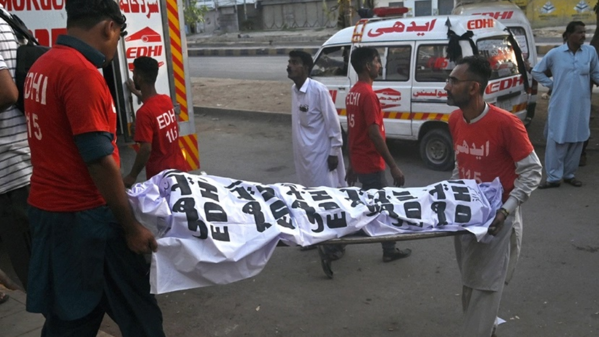 Tragic Accident Near Hub Balochistan 18 Pilgrims Dead 50 Injured