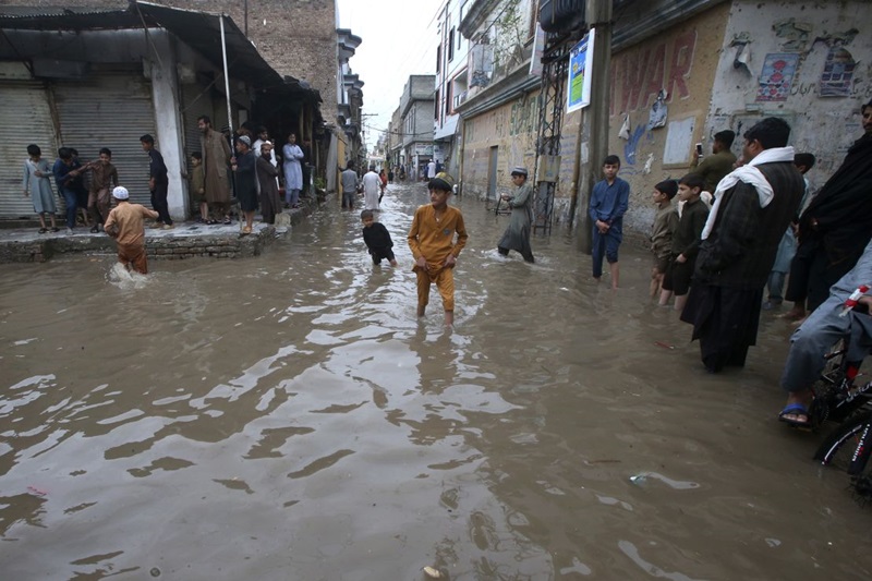 pakistan sympathises with afghanistan over catastrophic floods