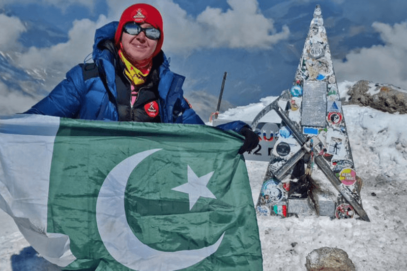 Brave Pakistani Woman Climbs and Snowboards Down Huge Mountain in Europe