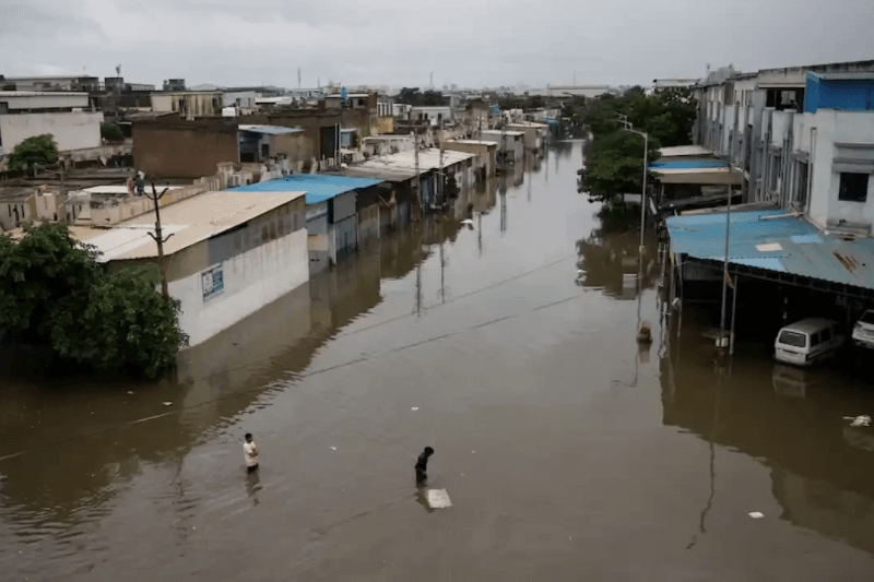 Thousands evacuated as cyclone approaches India-Pakistan coast