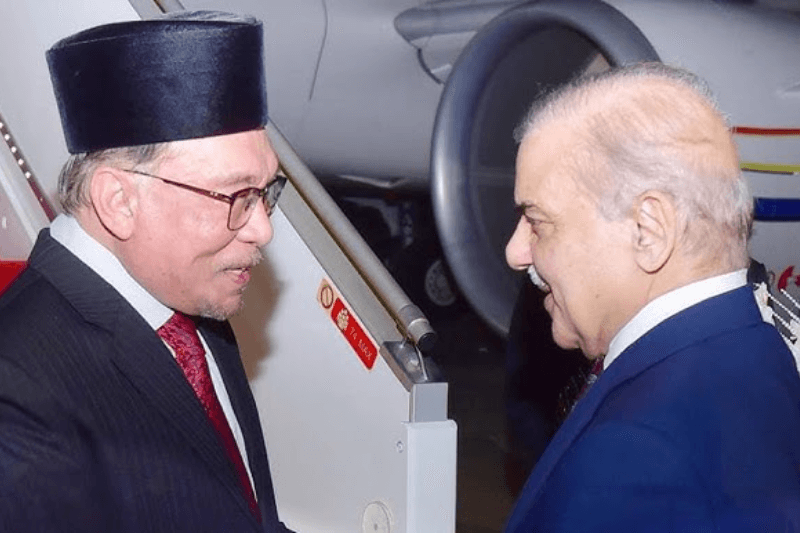 Malaysian Prime Minister arrives his official visit in Pakistan