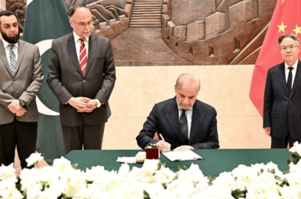 pakistan pm vowed to safeguard the chinese nationals