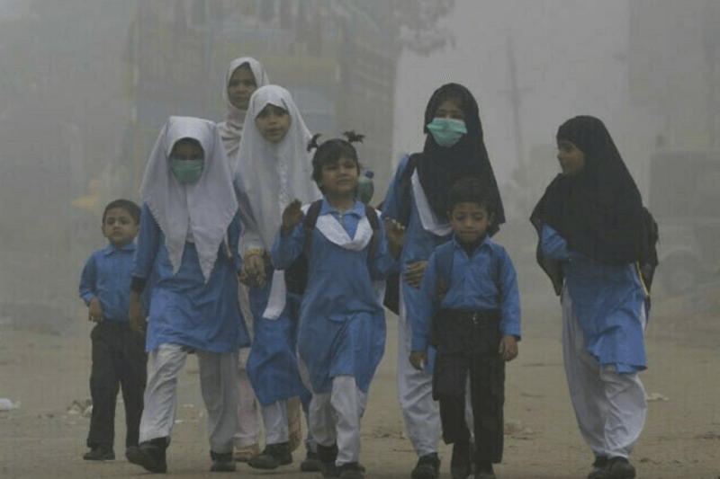 Lahore introduces school closures again due to smoggy conditions