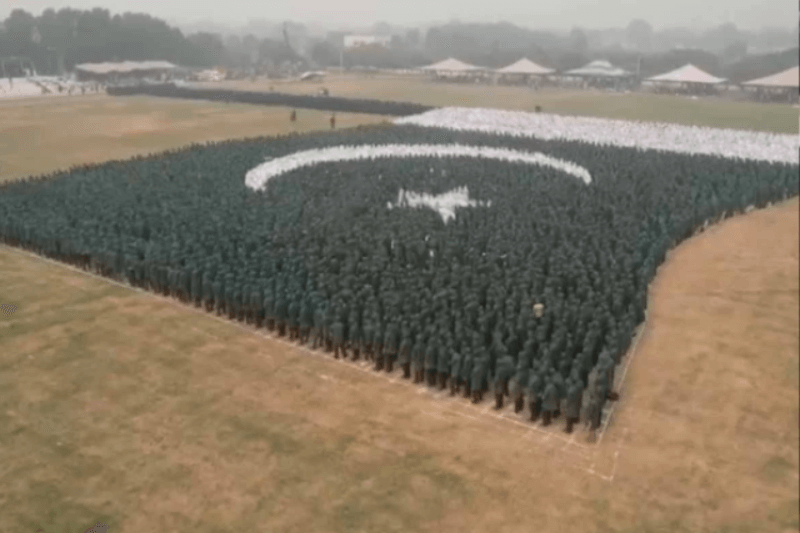 pakistan smashes indian record by forming largest human flag at lahore youth festival