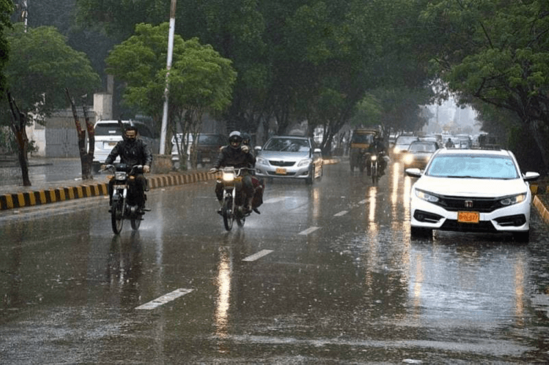 Light Rain Brings Relief to Lahore, Improves Air Quality