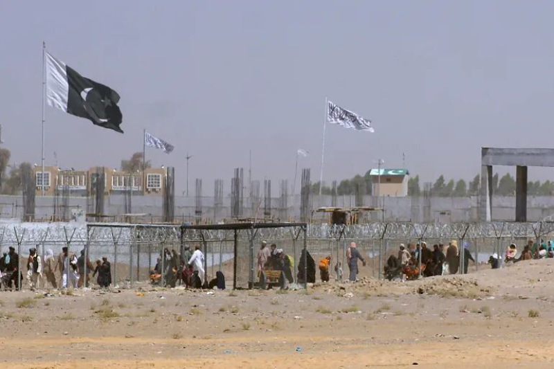 Tensions Between Pakistan and Afghanistan Escalate Over Border Clashes