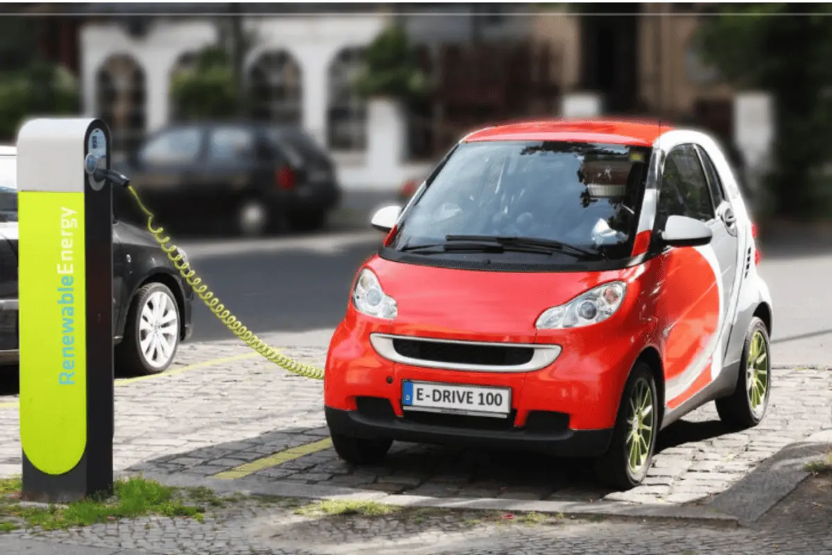 how electric vehicles can shape pakistan’s clean energy future