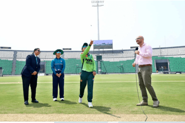 pakistan opt to bat vs thailand in wc qualifier match