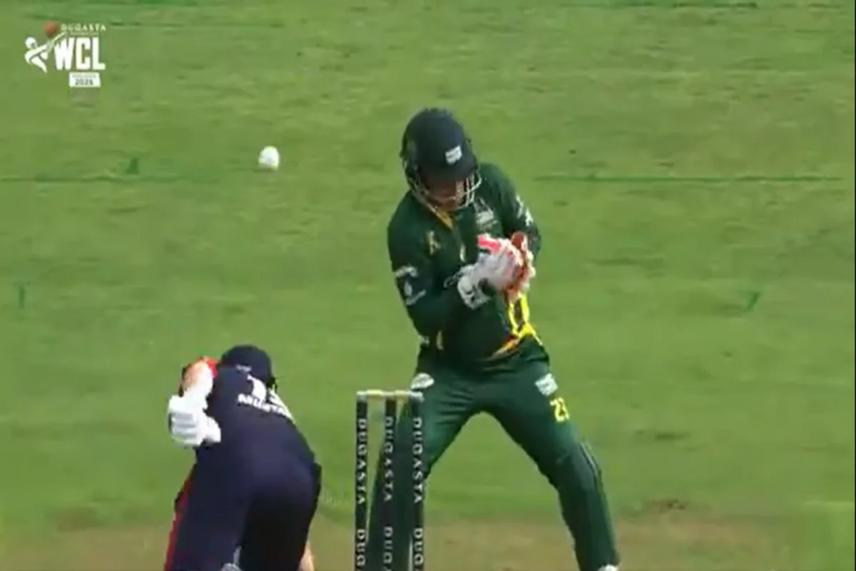 kamran akmal misses simple stumping in wcl match