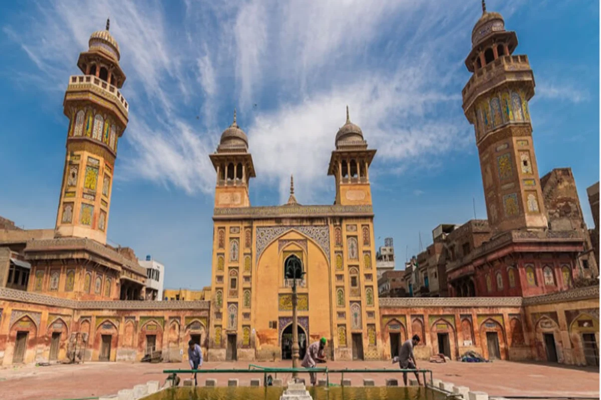 Fajr Prayer Times in Pakistan – September 2025