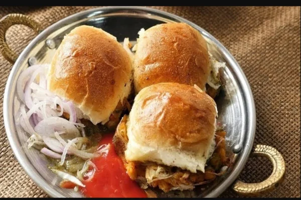 Street Food Gems of Pakistan: Karachi Bun Kebabs & Lahore Gol Gappay