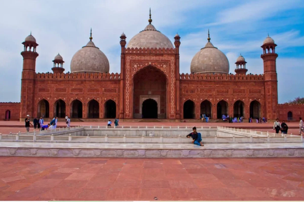 Lahore’s Historical Landmarks: Badshahi Mosque, Lahore Fort, Shalimar Gardens