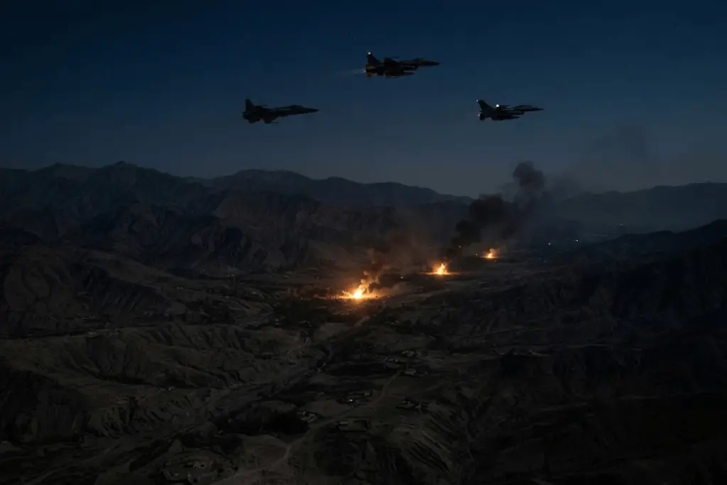Pakistan air strikes Afghanistan